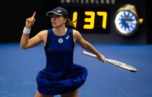 太阳报：巴萨想签15岁新星加布里埃尔，但曼联有信心留下他